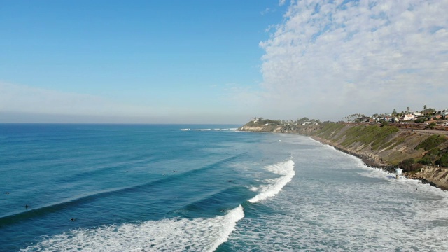 沿海岸冲浪视频素材