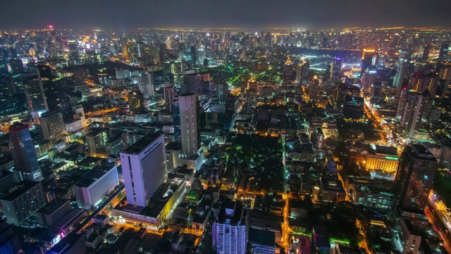 时间流逝和广角拍摄:夜间曼谷城市景观。视频素材