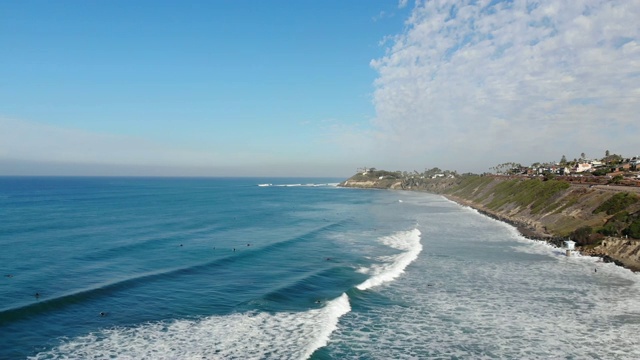 沿海岸冲浪视频素材