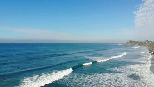 沿海岸冲浪视频素材