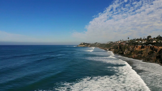 沿海岸冲浪视频素材