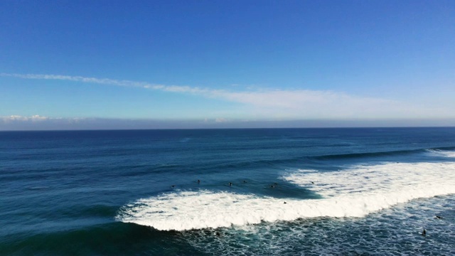 沿海岸冲浪视频素材