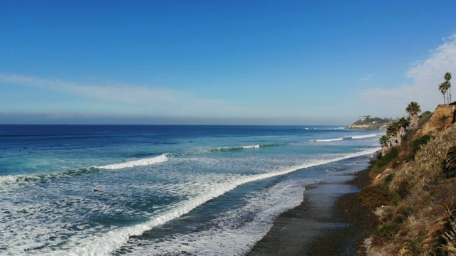 沿海岸冲浪视频素材