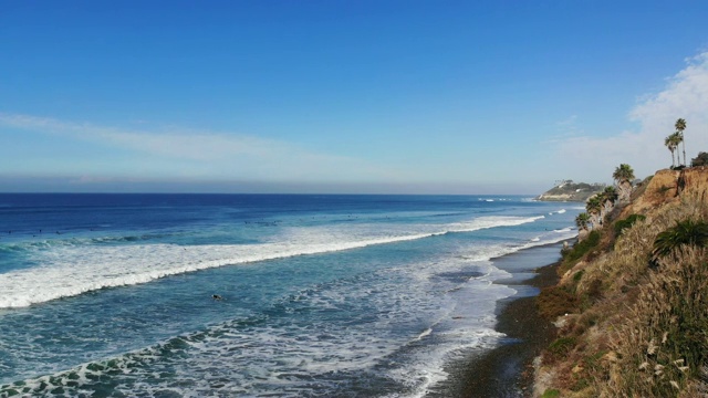 沿海岸冲浪视频素材