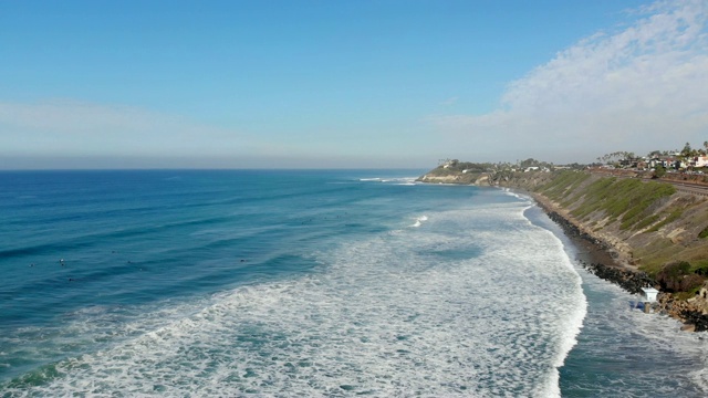 沿海岸冲浪视频素材