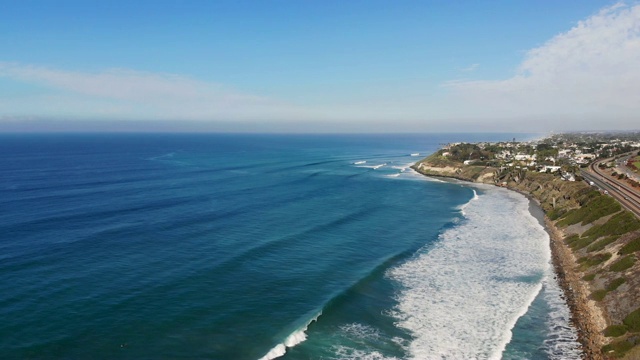 沿海岸冲浪视频素材