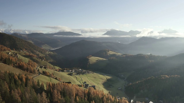 意大利Dolomites的Val Dal Carga秋天的颜色。视频素材