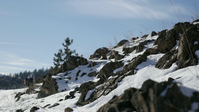 4K 2160p 30fps超高清视频-雪道徒步通过山3840X2160超高清视频视频素材