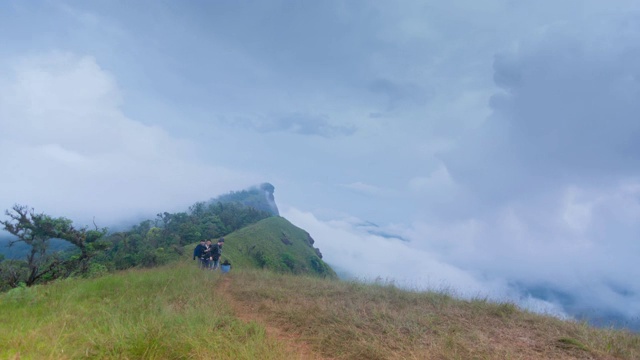 泰国清迈美丽的天空、云、雾和山视频素材