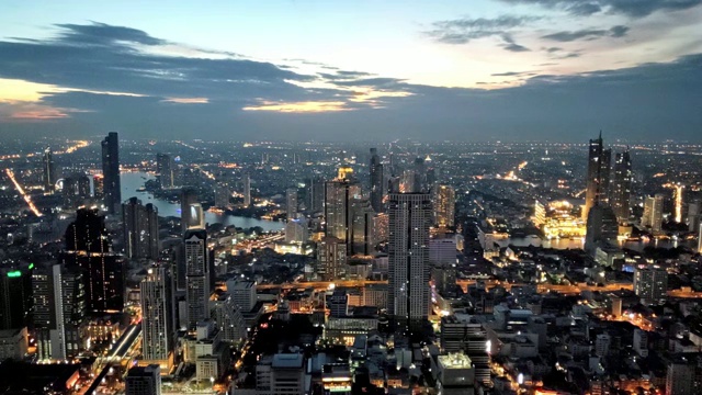 日落与城市风景的时间流逝视频素材