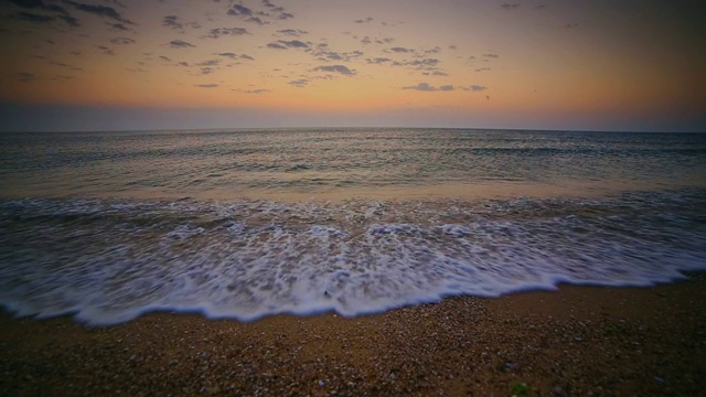 海滩上的日出视频素材