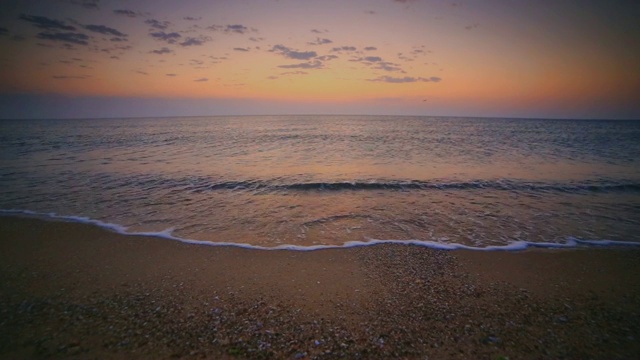 海滩上的日出视频素材