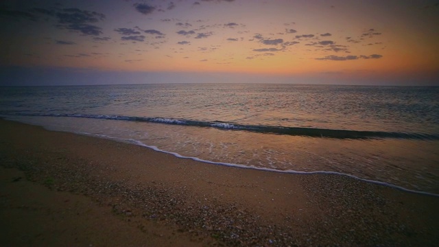 海滩上的日出视频素材