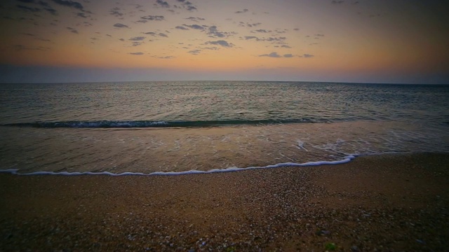 海滩上的日出视频素材