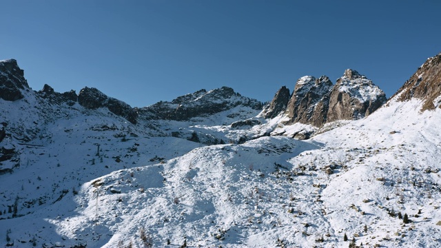 的雪山风景。视频素材