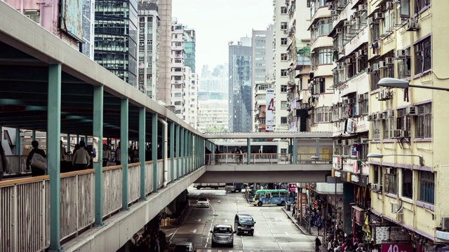 人群商店漫步在孟角市场路在香港城市，时间流逝视频素材