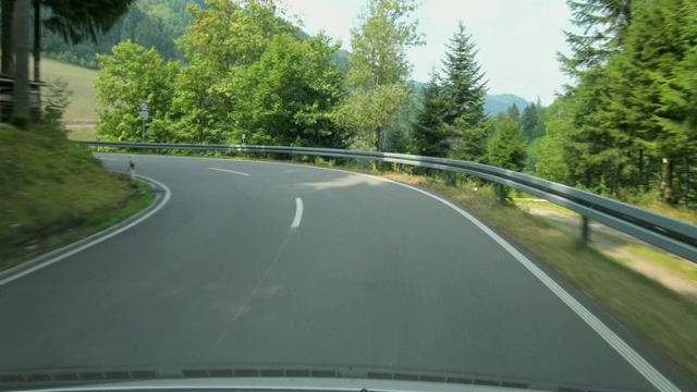 POV在乡村道路在夏天，Oppenau，黑森林，Baden-Württemberg，德国视频素材