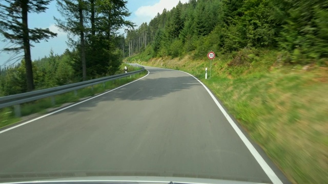 POV在乡村道路在夏天，Oppenau，黑森林，Baden-Württemberg，德国视频素材