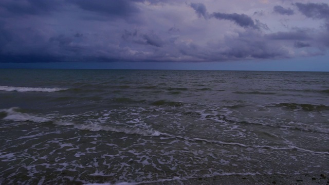 在风暴来临前到亚速海岸视频素材