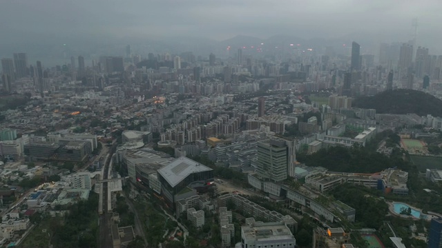 鸟瞰图在多云的日落九龙区视频素材