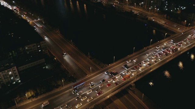 道路交叉口和市中心鸟瞰图视频素材