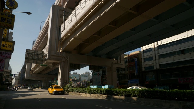 晴天台北市交通街道路口全景4k台湾视频素材