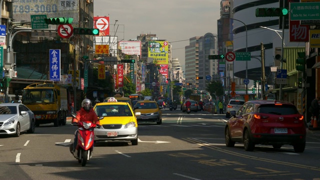 晴天台北市交通街道全景4k台湾视频素材