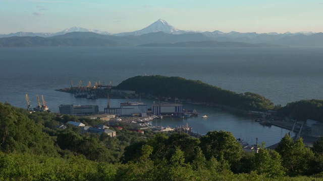 太平洋堪察特斯基海港的彼得罗巴甫洛夫斯克夏季顶视图视频素材