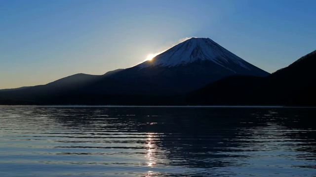 元津湖上的富士山视频下载