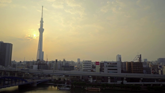 美丽的建筑建筑与东京的天空树和城市生活在日本东京视频素材