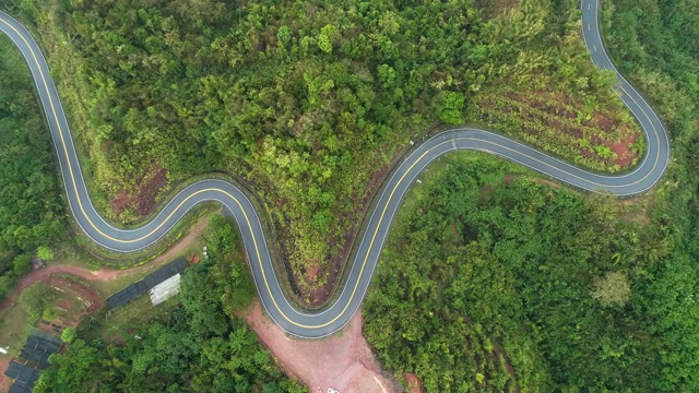 在泰国南省无人机，鸟瞰图包围了乡村道路视频下载