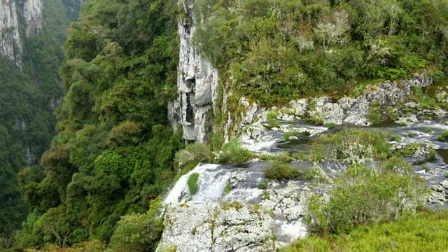 4K视频的瀑布Cânion do Itaimbezinho，里约热内卢Grande do Sul，巴西视频下载