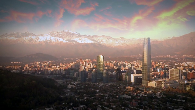 《Santiago Skyline At Dusk》(智利)。视频素材