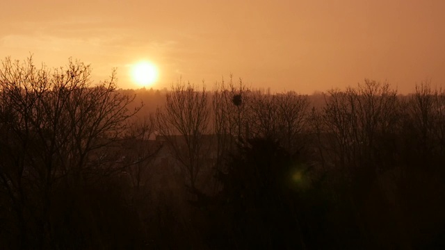 Sun going down before the sunset with heavy rain slow-mo 1920X1080 FullHD video - Sun going down before the sunset with rain natural phenomenon in slow motion 1080p HD footage .太阳在日落前与雨自然现象的慢镜头视频素材