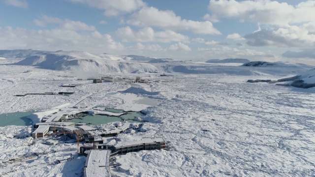 风景优美的温泉度假胜地和冰雪覆盖的景观，冰岛视频素材