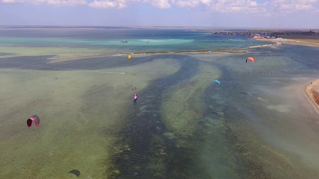 海风筝点鸟瞰图。视频下载