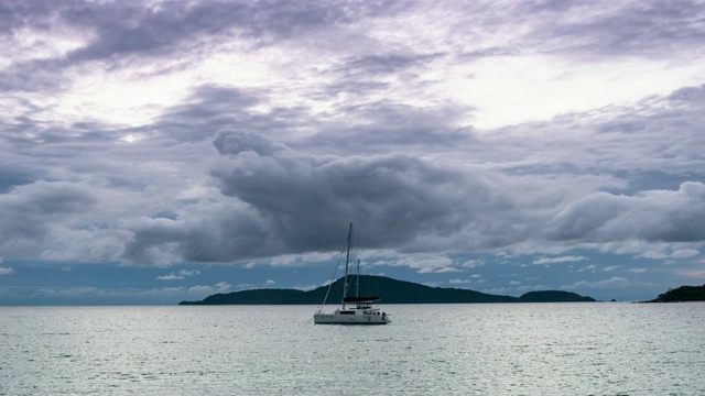 云层在热带海洋上空移动的时间流逝视频素材