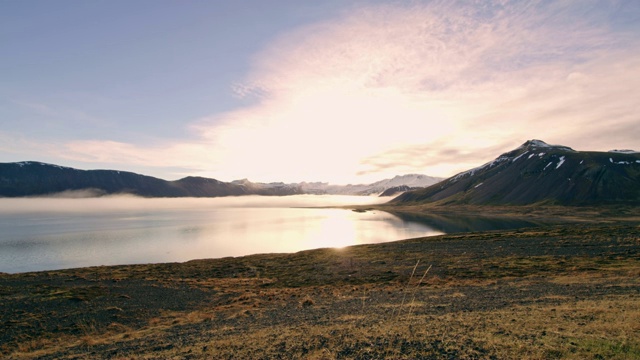 风景优美，宁静的山景和湖景，冰岛视频素材