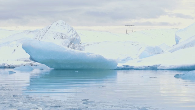 冰山和雪山，Jokulsarlon泻湖，冰岛视频素材