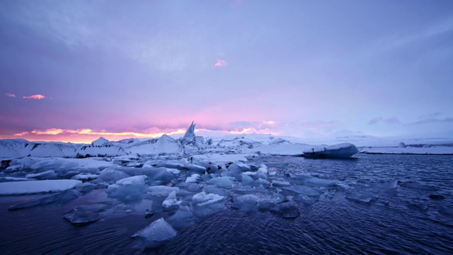 冰岛Jokulsarlon泻湖，风景优美，景色宁静视频素材