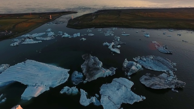 冰岛南部Jokulsarlon的日落，航拍视频素材