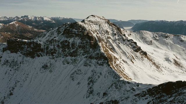 4K -山景观与雪和阴影视频素材