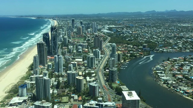 空中城市时间推移景观视野的Broadbeach天际线视频素材