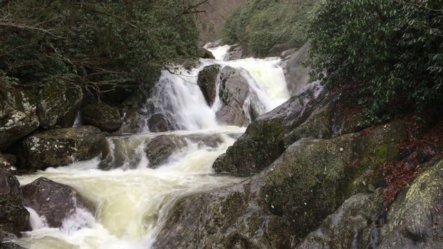 淹没了山瀑布视频素材