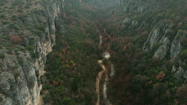 峡谷在秋天视频素材