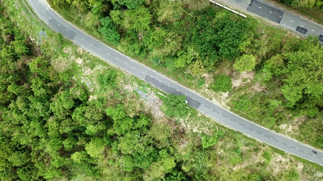 无人机鸟瞰图森林道路视频素材