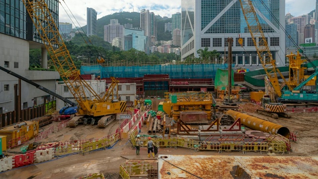 延时拍摄:在香港中环的建筑工地工作视频素材