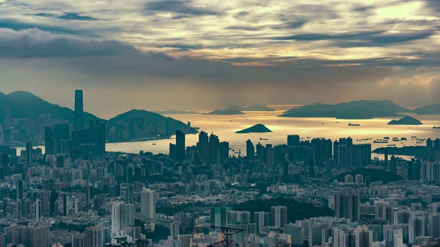 香港城市天际线与雨的观点从九龙高峰时间推移视频素材