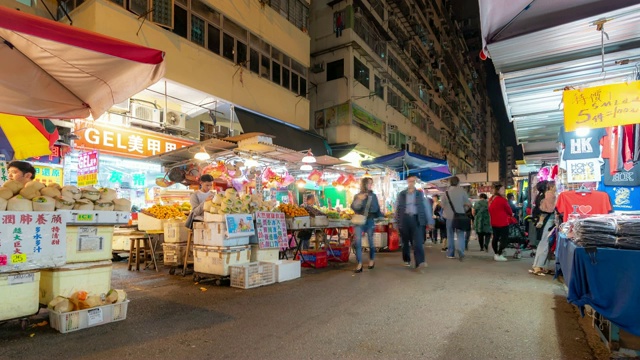 香港九龙弥敦道旺角花苑跳蚤市场夜间游人拥挤视频素材