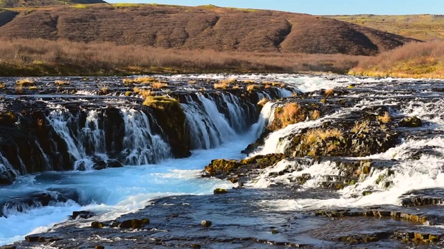 Bruarfoss -冰岛的蓝色瀑布视频素材